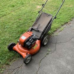 Husqvarva Lawn Mower - Briggs & Stratton Engine