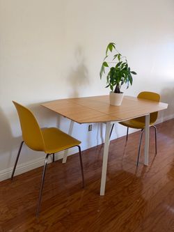 Compact dining table