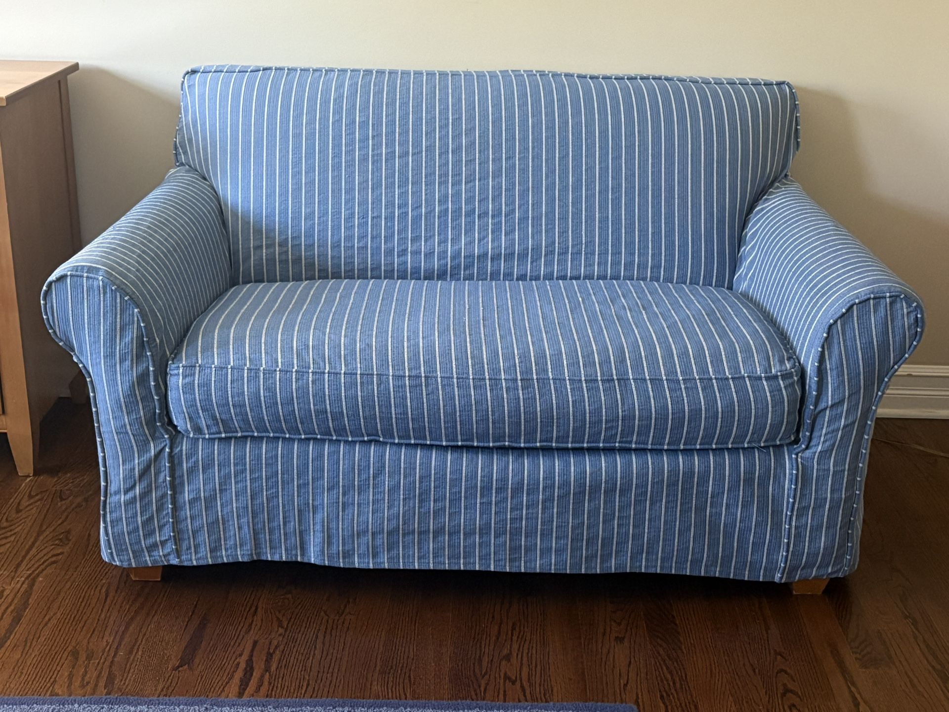 Crate & Barrel Twin Sleeper Pullout Chair / Sofa / Couch