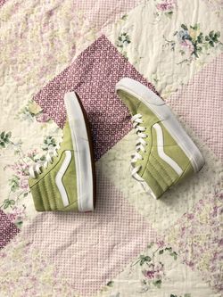 Women’s Green Vans High-Top Sneakers – Size 7 💚