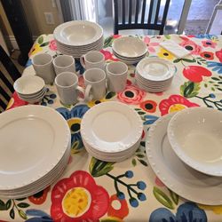 Oneida Set - 45 Pieces $45
