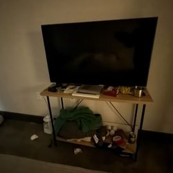 50 Inch Insignia 4K Tv + Entertainment Console