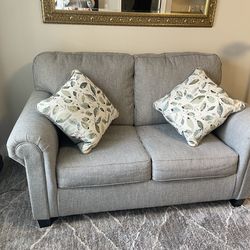 Beautiful Like New Loveseat