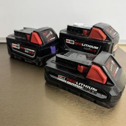 MILWAUKEE BATTERY SET USED