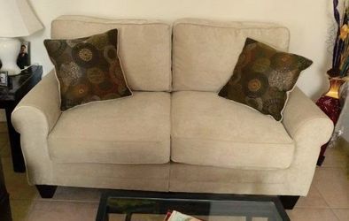 Serta Loveseat - Like New