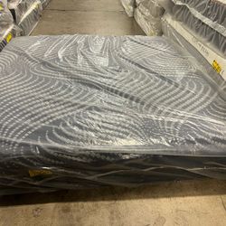 King Mattress Sealy Posturepedic Plus Hybrid Medium 