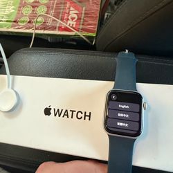 Apple Watch SE Gen2 GPS+ Cellular