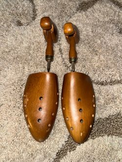 Wooden adjustable shoe trees (8-11 medium)