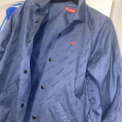 SUPREME MENS SIZE S FITS SLIGHTLY BIGGER NEW