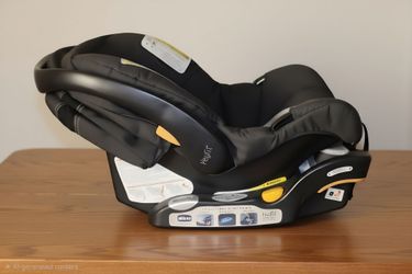 Chicco KeyFit 30 Infant Car Seat with Base - Black/Gray
