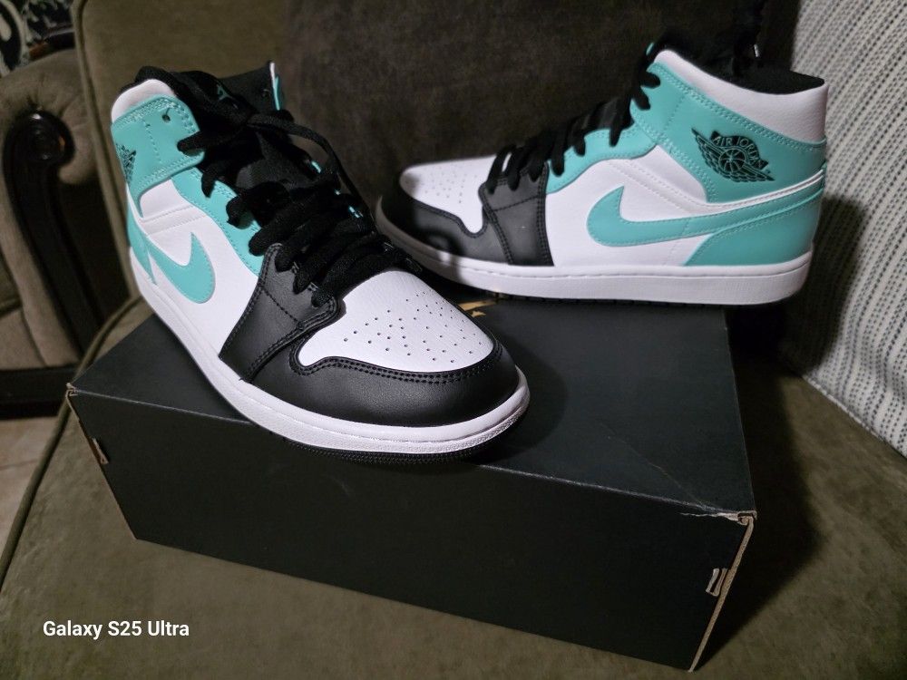 Jordan 1 Mid Size 9.5 Tropical Twist $150 New