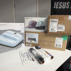 Cricut bundle Brand New 