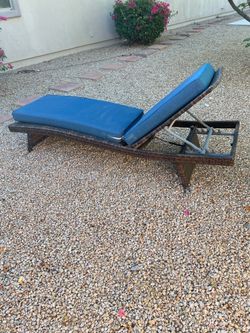3 Wicker Chaise Lounger w/Cushion