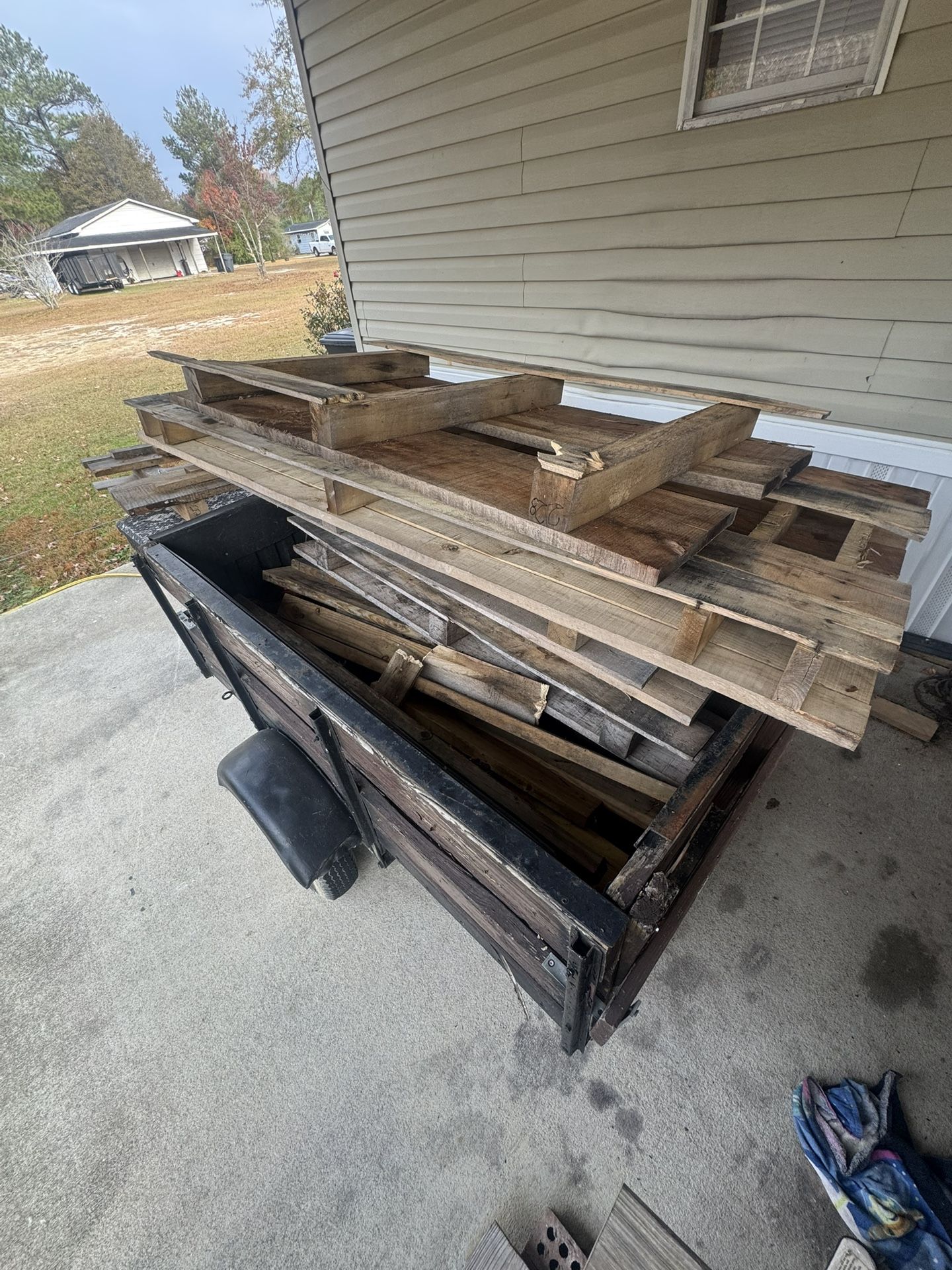 Solid Oak Pallets & Misc Wood Boards