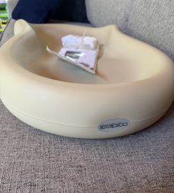Keekaroo Peanut Diaper changer- Vanilla Beige