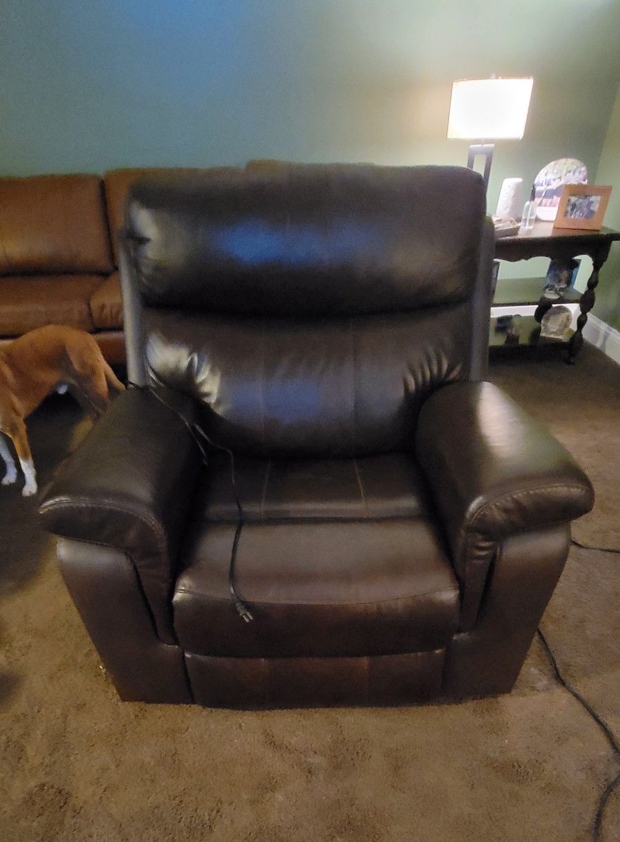 Broyhill Wellsley Leather Power Recliner
