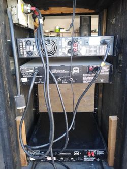 3 amplifiers comes with the rack