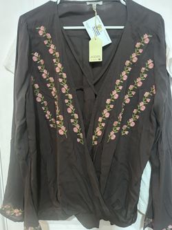 Woman’s Grey Cross Wrap Top With Pink Flowers