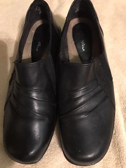 Ladies size 7 nice shoes dress or work