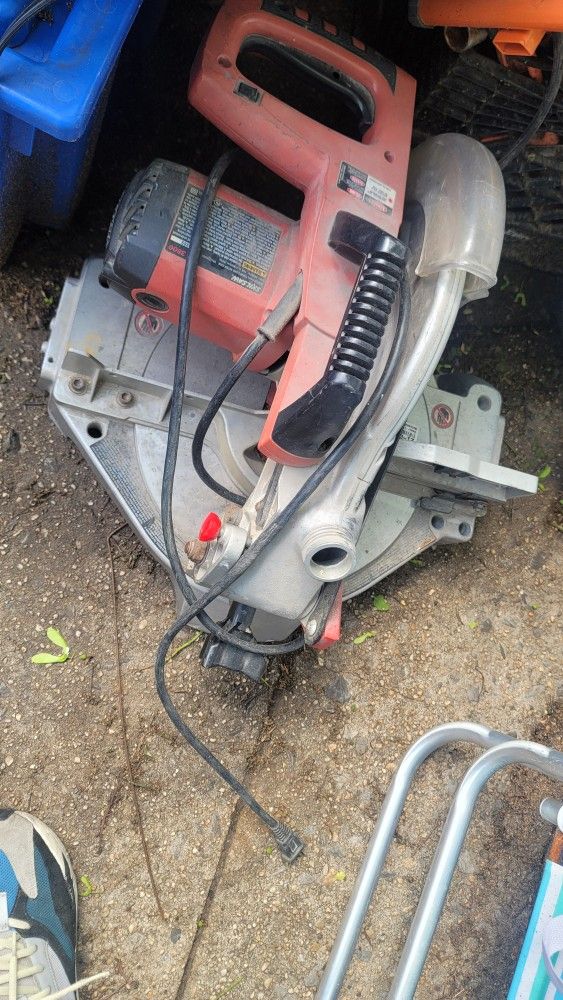 Skilsaw Miter Saw