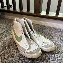 MENS NIKE BLAZERS SHOES size 12