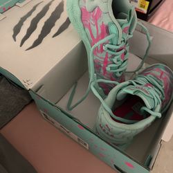 Melo Youth Basketball Shoe