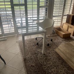 Signature Design by Ashley Baraga Contemporary Glass L-Shaped Home Office Desk, White