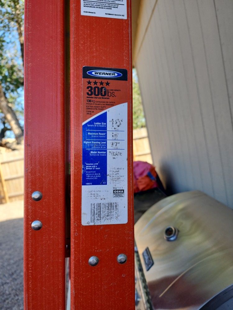 WERNER LADDER 10 FT 300 LBS