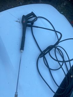 Pressure washer nozzle head
