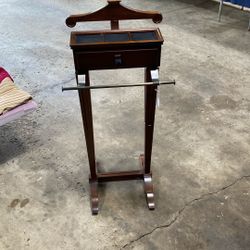 valet dress stand wood by Bombay 