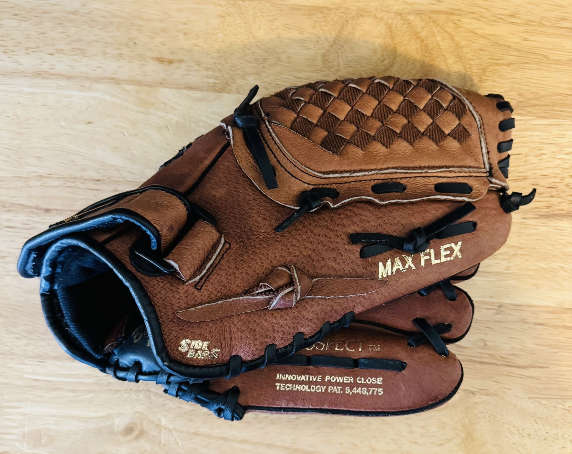 Youth Mizuno Baseball Glove