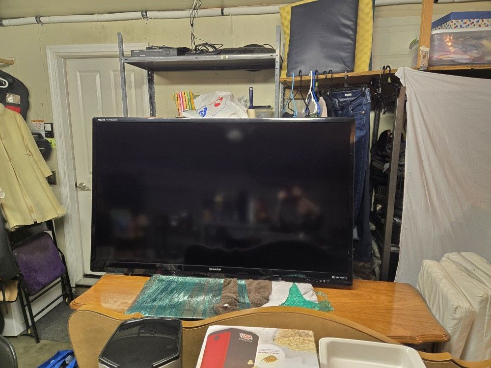 SHARP AQUOS Quattron LC-60LE832U