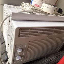 Midea Window A/C Unit 5000 BTU