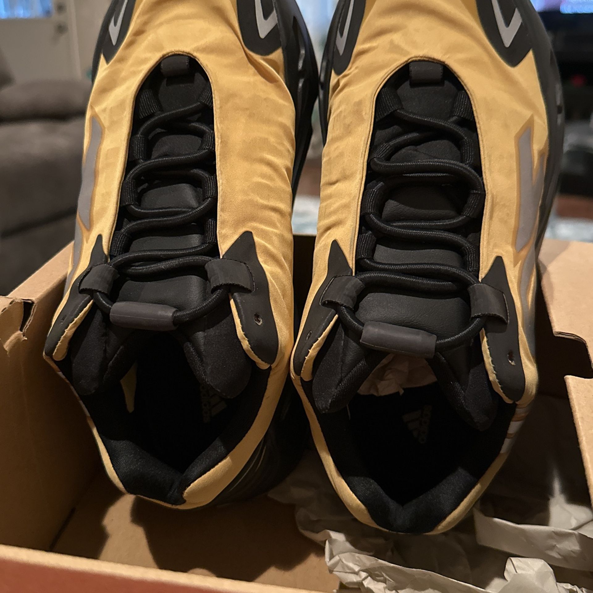 700 Boost π Shoe 6-1/2