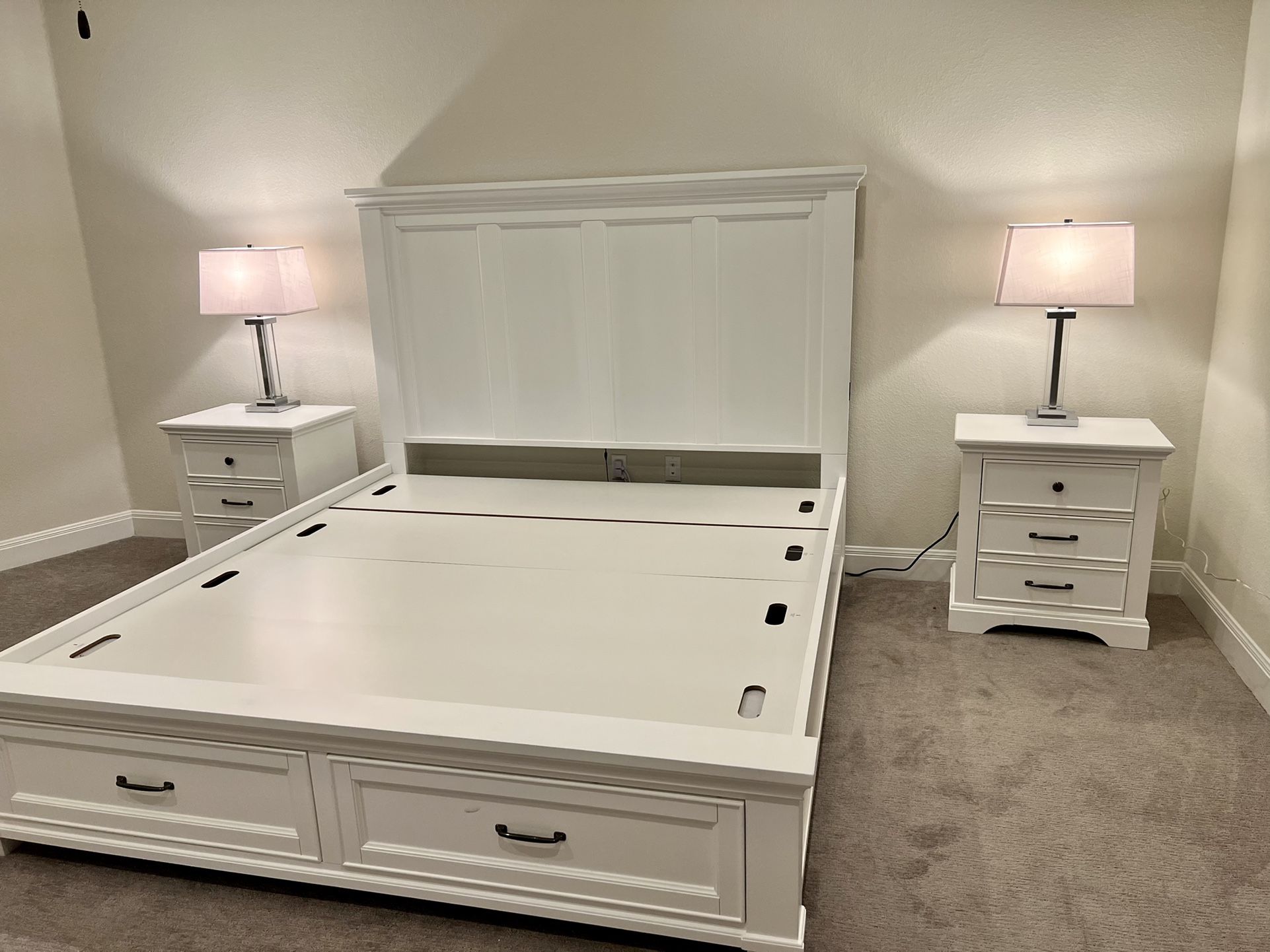 Universal Broadmoore Bedroom Collection (5pcs)