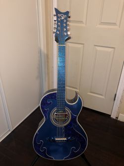Bajo Quinto V Guitar