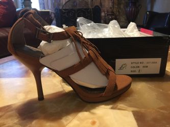 Brown size 6 heels (brand new)