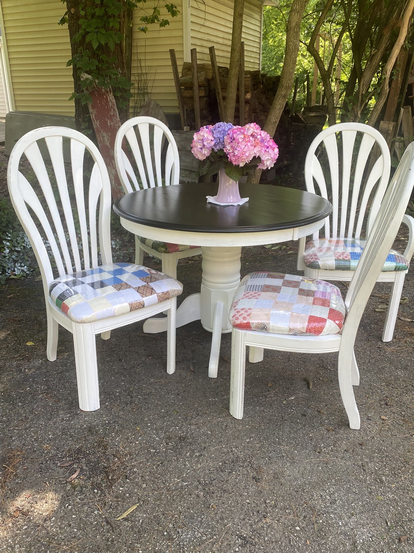 Awesome Table & Chairs With A Country Flair