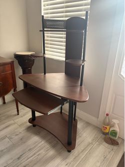 Corner desk