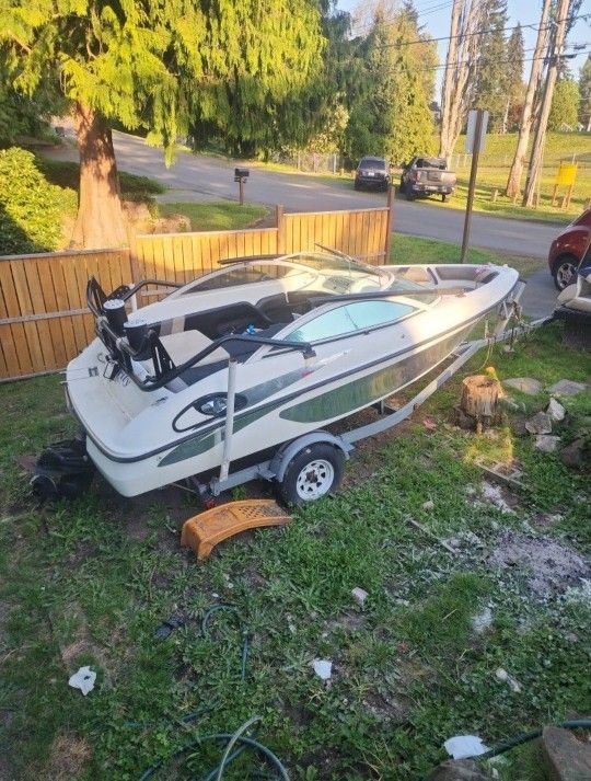 1997 Celebrity Boat 17ft