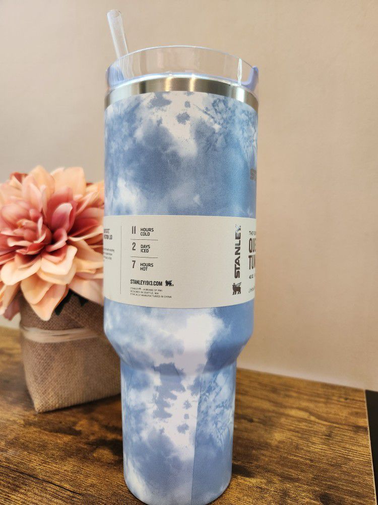 Stanley- FlowState Quencher 2.0 Travel Tumbler 40oz(Ocean Tye-dye) for Sale  in Bull Valley, IL - OfferUp
