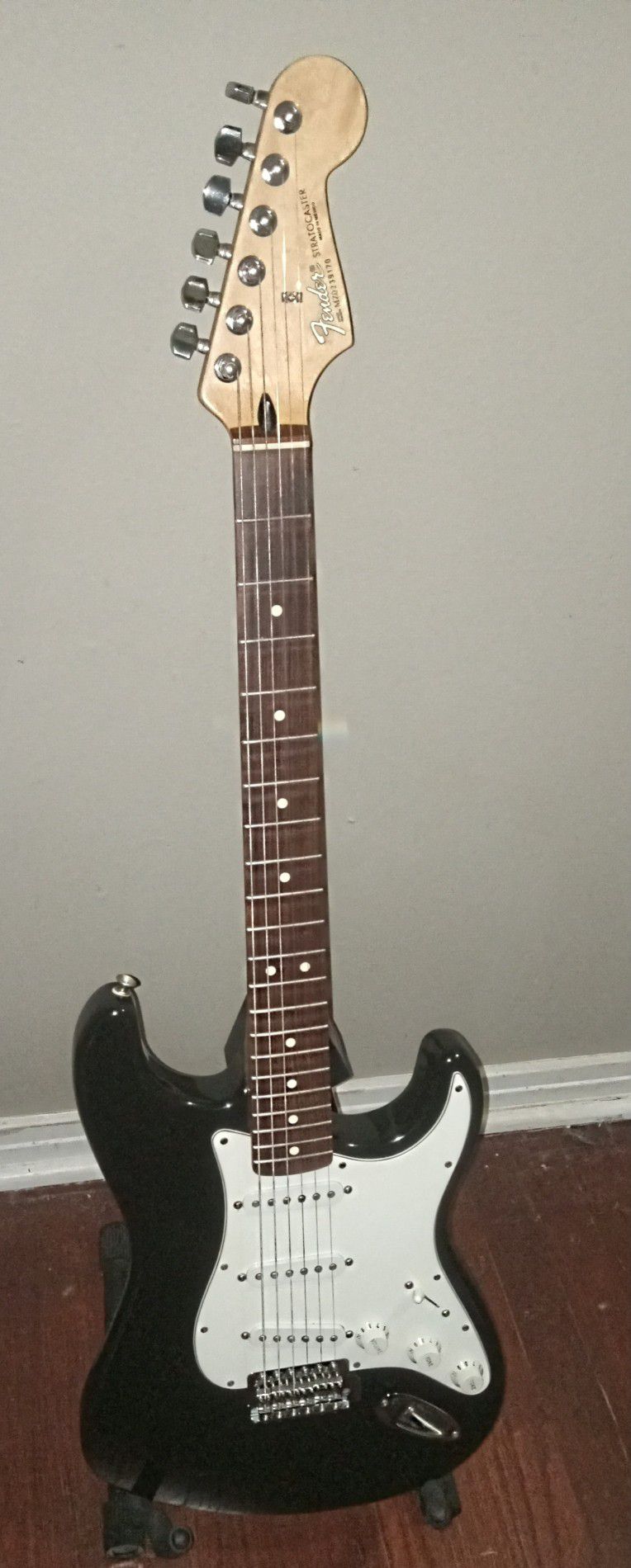 2001 Fender Stratocaster Guitar MIM Black Standard with Gig Bag Case 