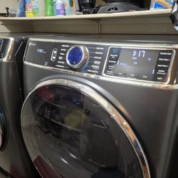 GE Profile Washer & Gas Dryer With Pedestals $1000