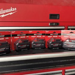 MILWAUKEE M18 18V Lithium-Ion REDLITHIUM FORGE XC 8.0 Ah Battery Pack