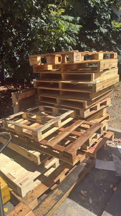 Free pallets and pallet movers for metal or repair