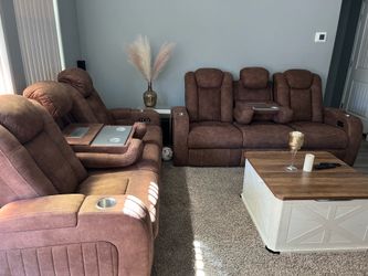 Wolfridge pwr recliner with adj headrest