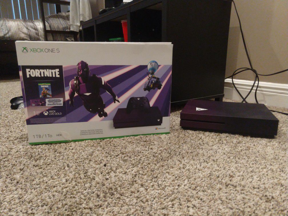 Xbox one s limited edition fortnite + account of fortnite, for more information look the description.