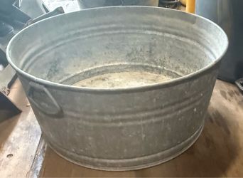 Vintage Round Galvanized Wash Basin Tub