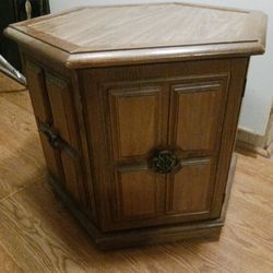 Nightstand / Coffee Table 
