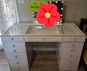 Vanity table with mirror